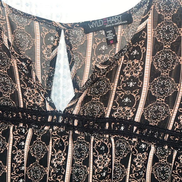 Wyld Hart Shift Dress Women’s M Black Beige Floral Boho Bell Sleeve Lined - Picture 2 of 4